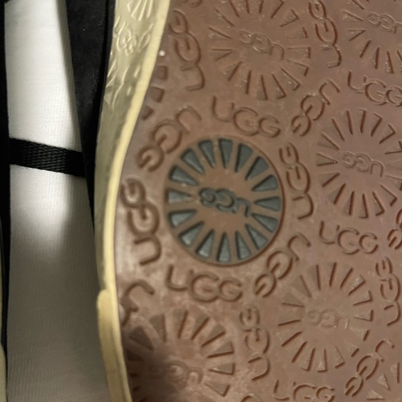 UGG Sneakers size 9.5 Woman’s- Black - Picture 3 of 10